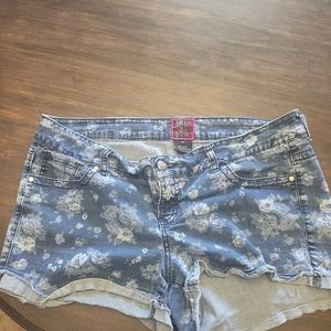 5 for 30 Torrid size 18 Jean shorts